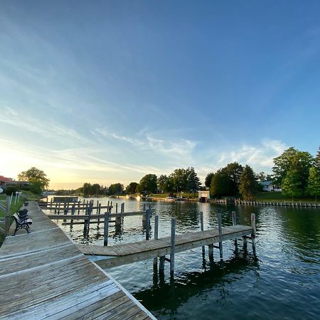 Fleetwood Inn Suites Cheboygan Zewnętrze zdjęcie