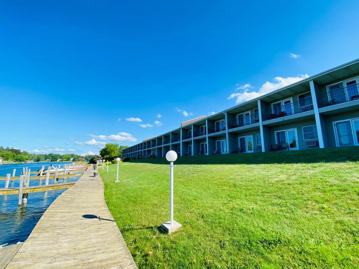 Fleetwood Inn Suites Cheboygan Zewnętrze zdjęcie