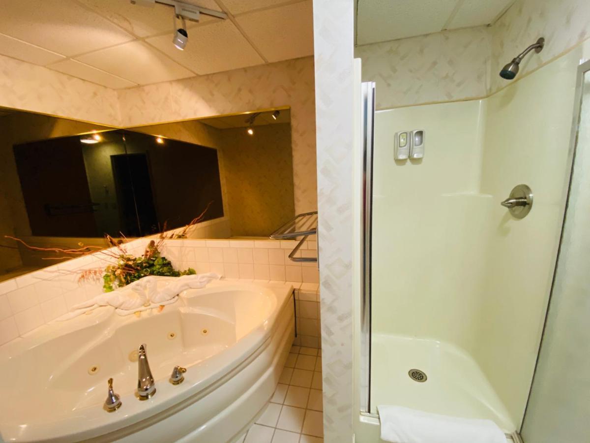 Fleetwood Inn Suites Cheboygan Zewnętrze zdjęcie