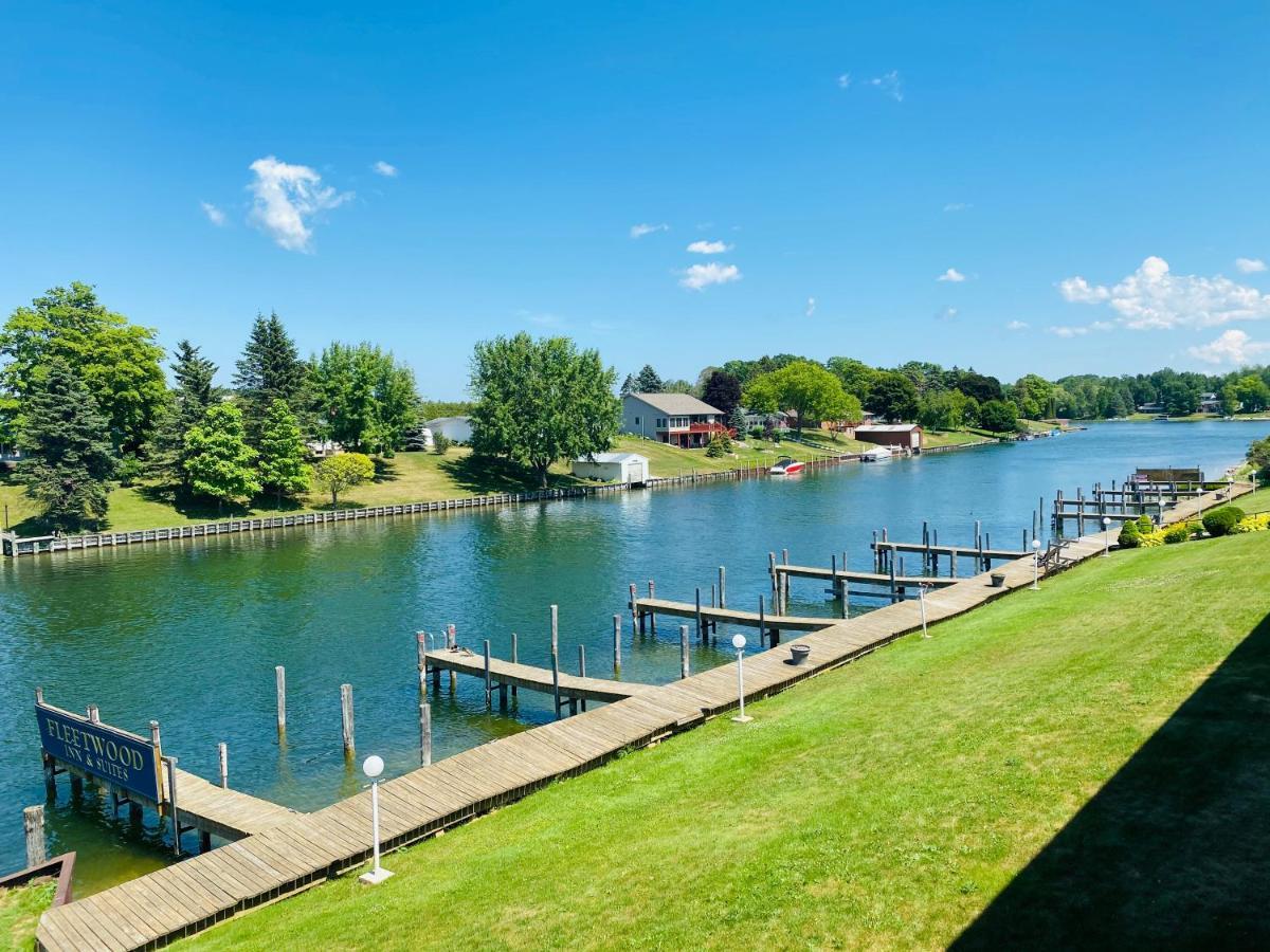 Fleetwood Inn Suites Cheboygan Zewnętrze zdjęcie