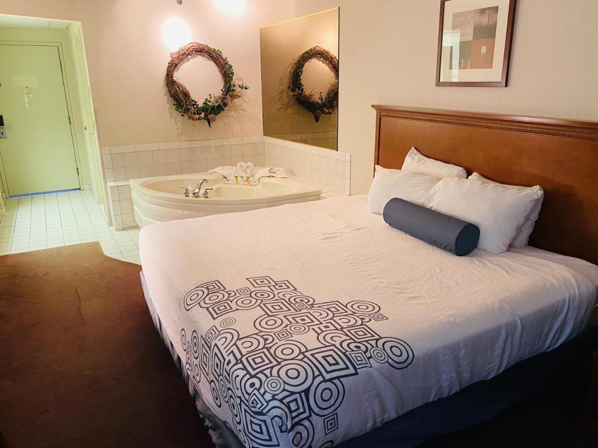 Fleetwood Inn Suites Cheboygan Zewnętrze zdjęcie