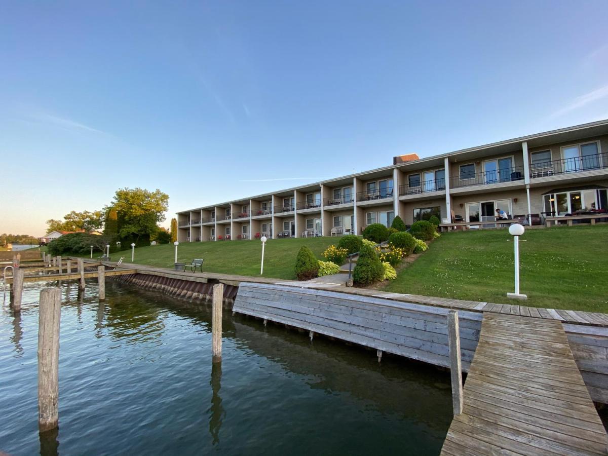 Fleetwood Inn Suites Cheboygan Zewnętrze zdjęcie