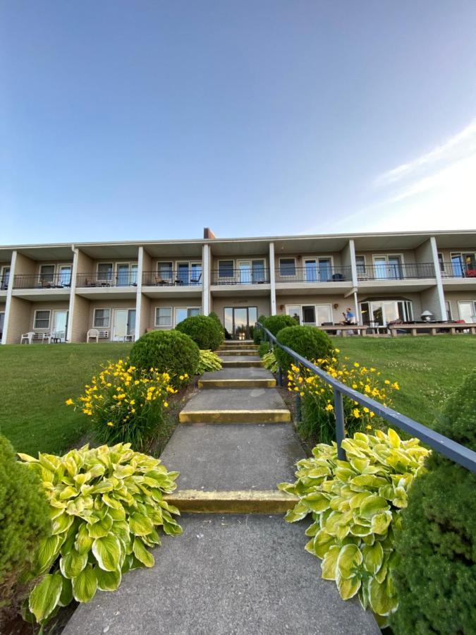 Fleetwood Inn Suites Cheboygan Zewnętrze zdjęcie