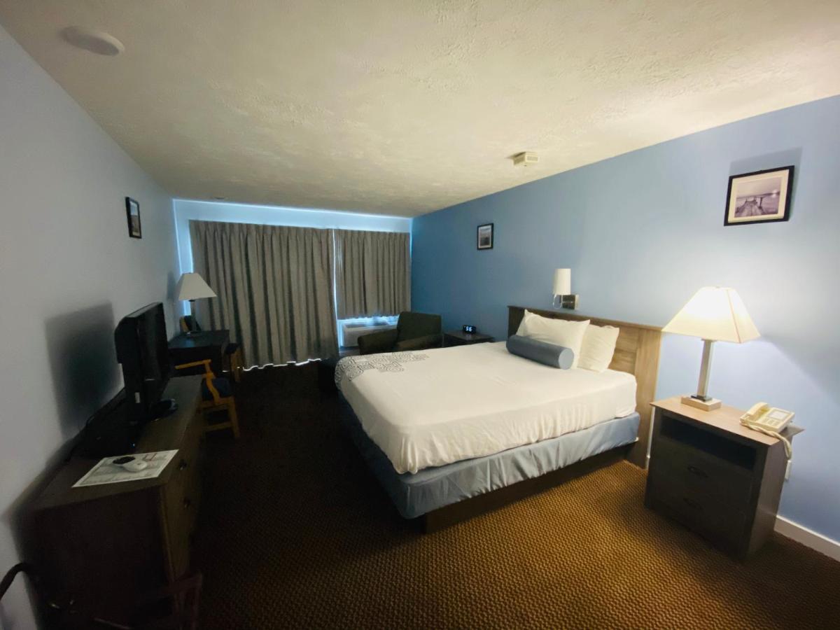 Fleetwood Inn Suites Cheboygan Zewnętrze zdjęcie