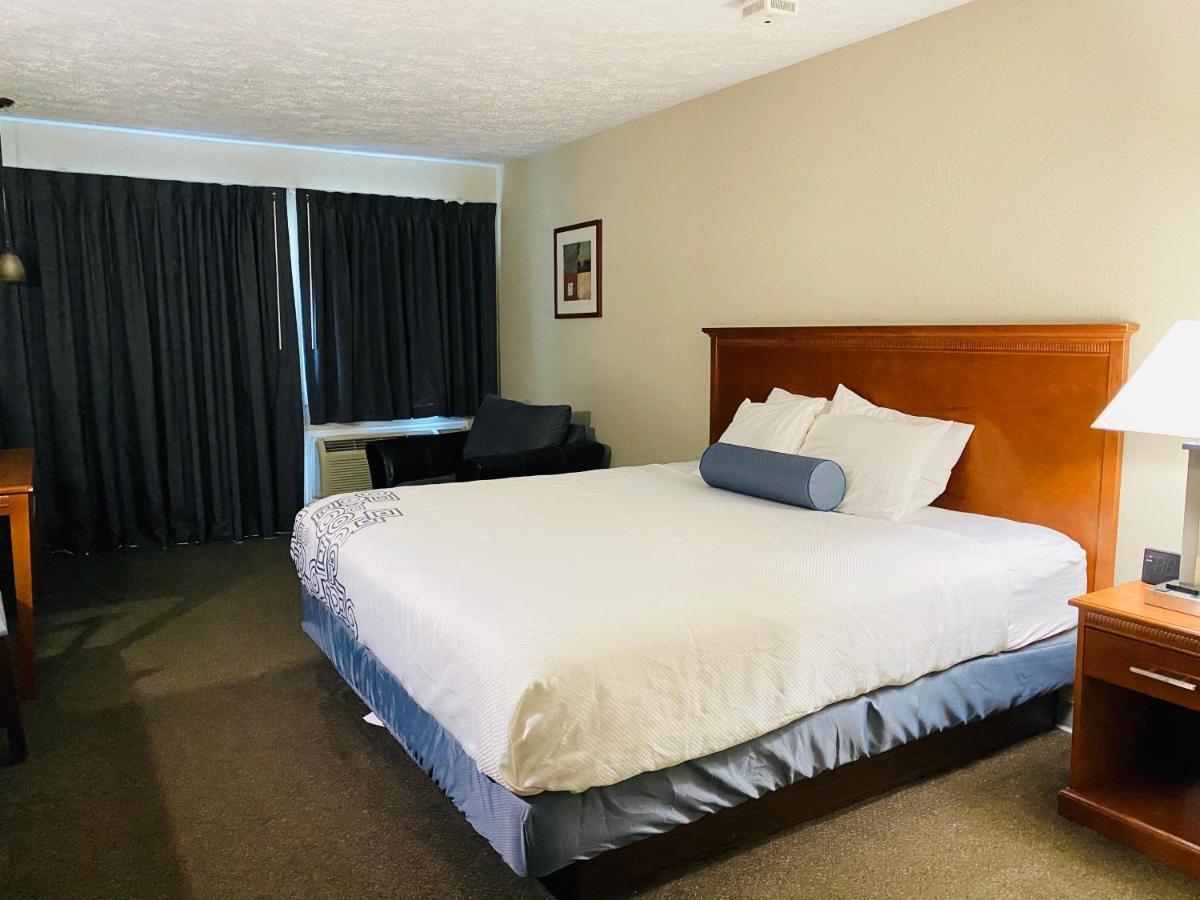 Fleetwood Inn Suites Cheboygan Zewnętrze zdjęcie
