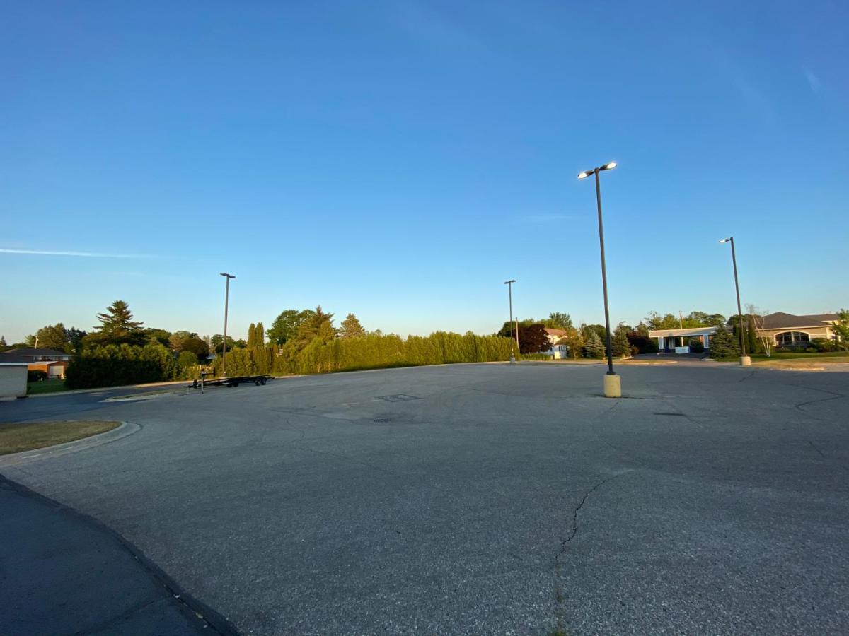 Fleetwood Inn Suites Cheboygan Zewnętrze zdjęcie