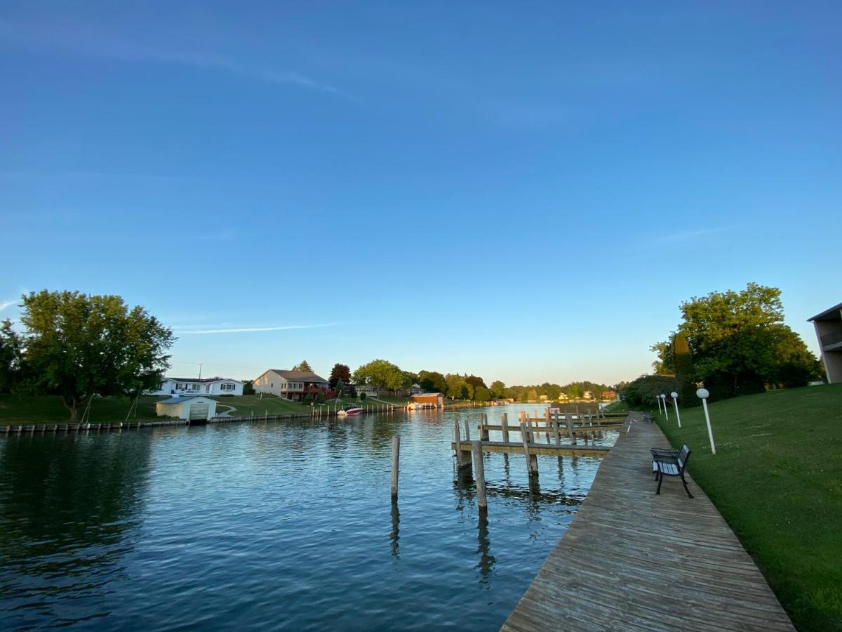 Fleetwood Inn Suites Cheboygan Zewnętrze zdjęcie