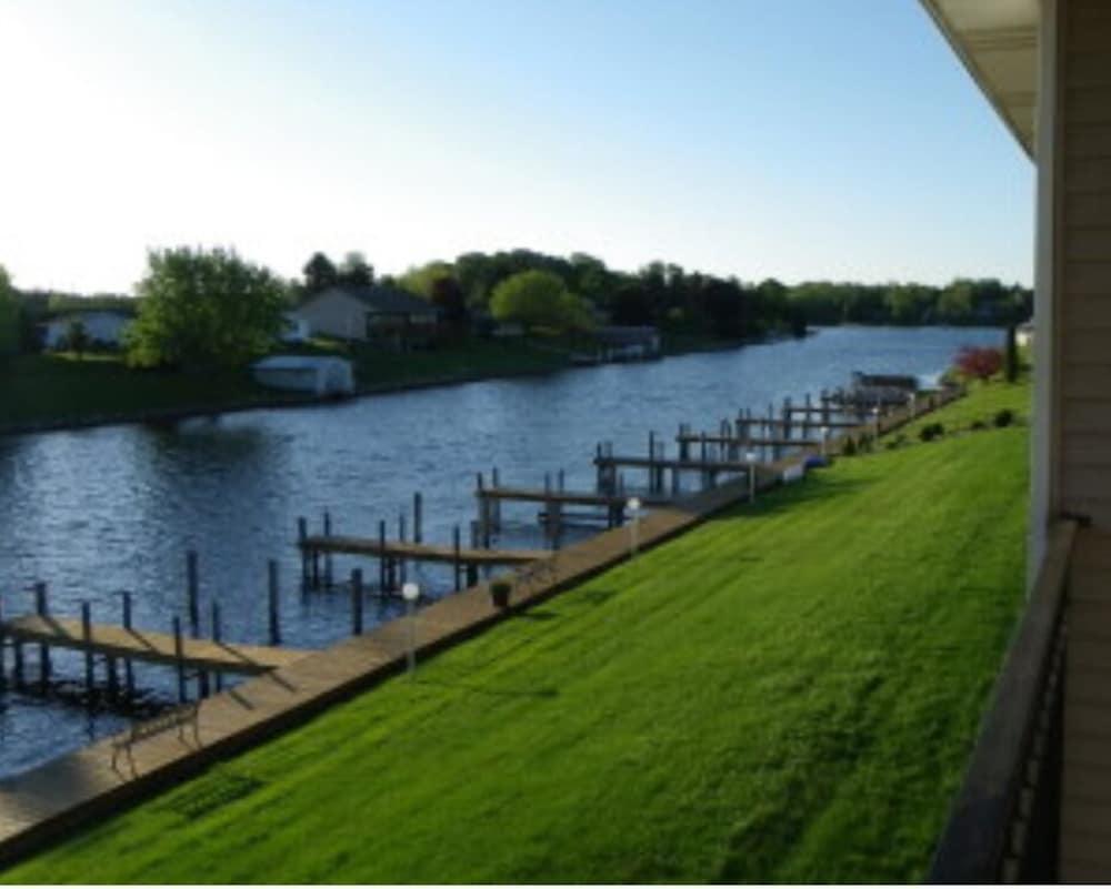 Fleetwood Inn Suites Cheboygan Zewnętrze zdjęcie