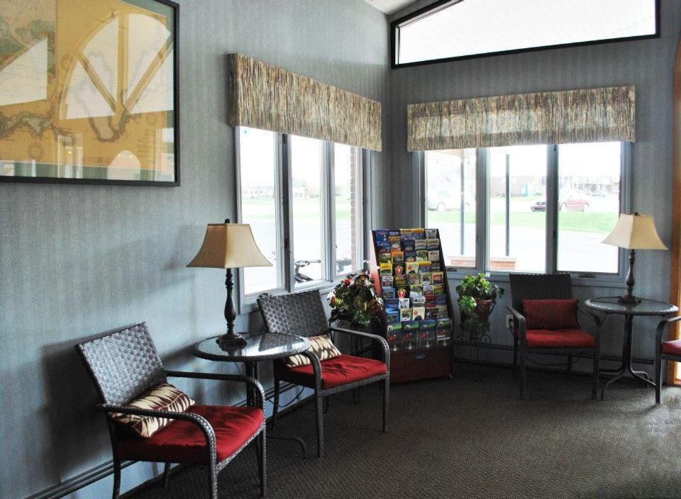 Fleetwood Inn Suites Cheboygan Zewnętrze zdjęcie