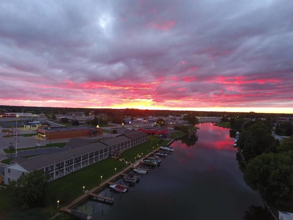 Fleetwood Inn Suites Cheboygan Zewnętrze zdjęcie