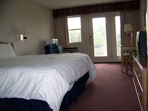 Fleetwood Inn Suites Cheboygan Zewnętrze zdjęcie